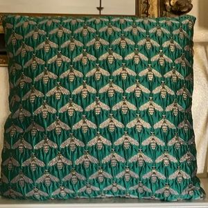 16x16 decorative Queen Bee pillow.